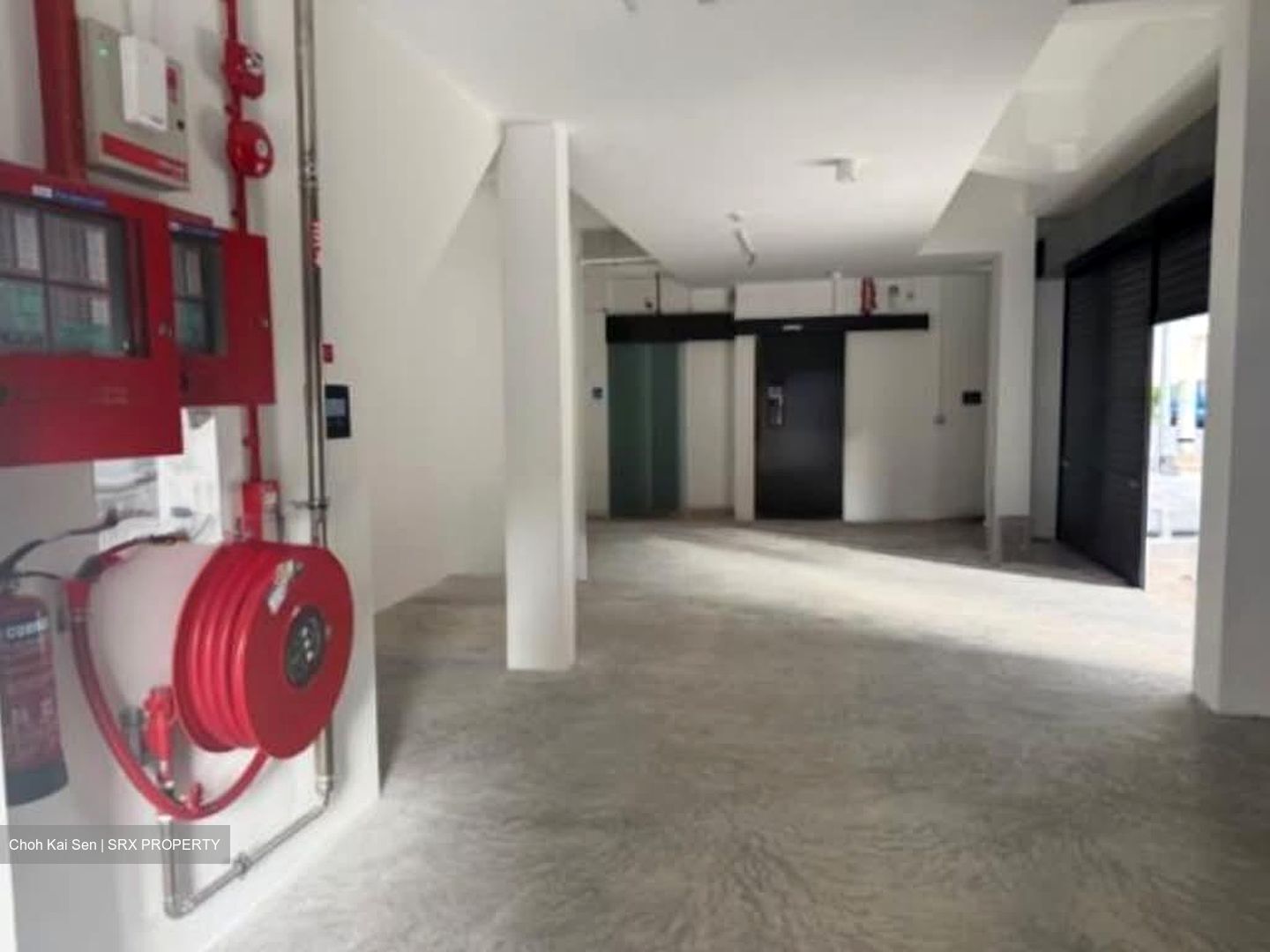 Sims Avenue (D14), Retail #586541981